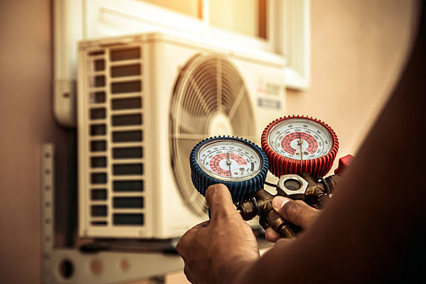 Professional Hvac technician working in Louisville, KY